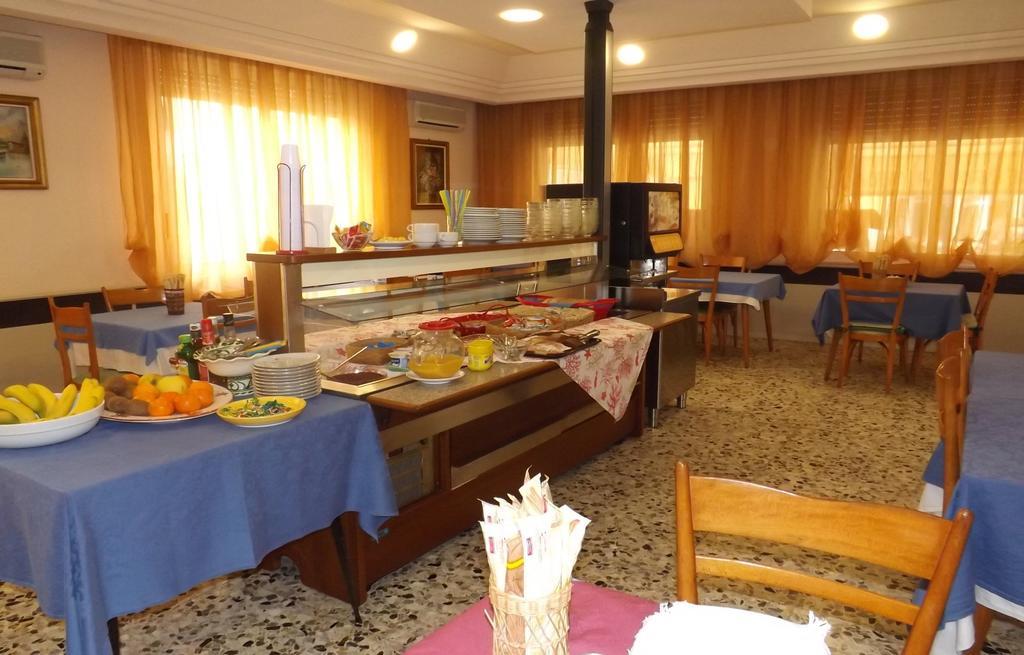 Hotel La Vela Bellaria-Igea Marina Esterno foto