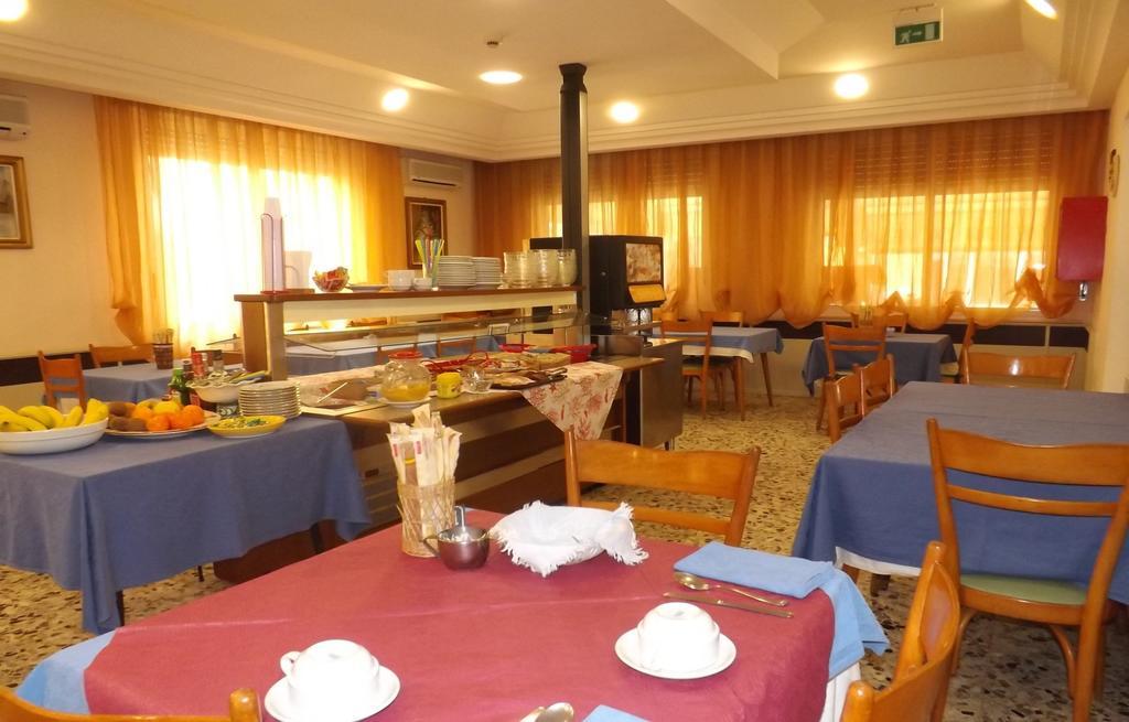 Hotel La Vela Bellaria-Igea Marina Esterno foto